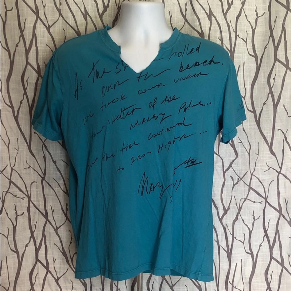 Men’s large guess t shirt.